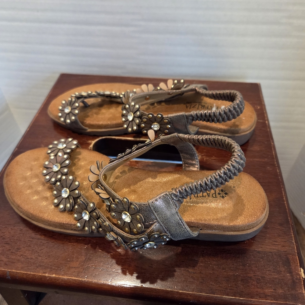 Patrizia Women's Brown Floral Sandals - Picture 5 of 11